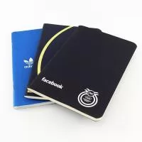 Com formatos e acabamentos variados, o sketchbook é uma opção super em conta de cadernetas de anotação 