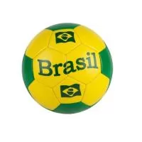 Bola de Futebol Profissional Peso e Medida Produzida em material PU Soft branco acabamento fusion com 10 gomos em formado ômega sendo 8 gomos menores e 2 maiores opostos com logotipo estampado em silk em até 3 cores a traço, câmara importada ( butil ) com válvulas substituível, forro em fios de poliéster de alta resistência, medida variando entre 66 cm a 68 cm de circunferência e pesando 400 a 440 gramas conforme pressão contida, embalagem individual em filme de PVC cristal churincado e embalagem múltipla em saco de ráfia branco com 50 bolas cheias medindo 0,40 X 0,80 X 1,20 mts e pesando 20,2 kg.