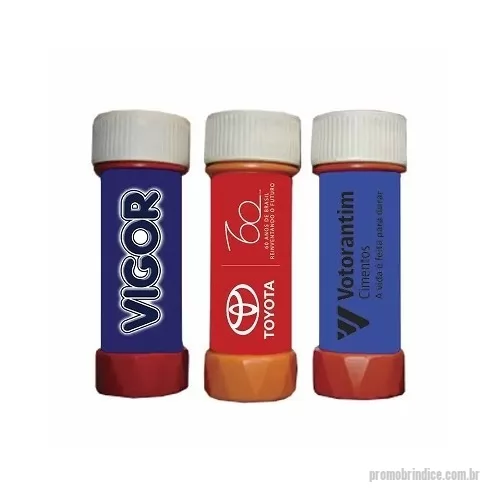 Bolha de sabão personalizada - Bolha de Sabão Personalizada - Tamanho do Tubo: 10 cm altura x 3,5 cm diâmetro, em plástico diversas cores. Capacidade 50 ml. Sua marca proporcionando momentos de diversão. Personalização em Adesivo Colorido