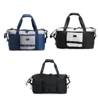 Bolsa Esportiva de Nylon 18 Litros sob medida para transportar uniformes, calçados e outros tipos de equipamentos esportivos. Feita com poliéster e malha, ela é resistente à água