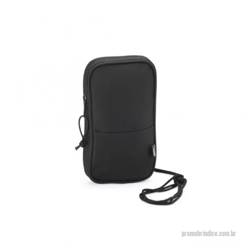 Bolsa de Ombro personalizada - Bolsa de ombro feita em rPET resistente à água, com compartimento principal e um bolso frontal externo, além da alça regulável. É a praticidade para guardar e encontrar rapidamente os itens do dia a dia, além de ser um acessório estiloso e moderno.