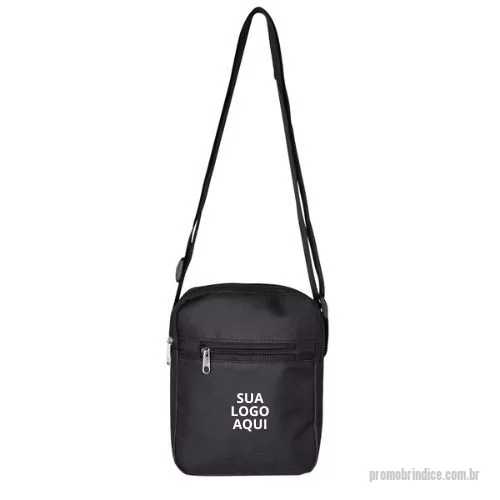 Bolsa de Ombro personalizada - Shoulder Bag Personalizada - Praticidade e Estilo em Um Só Produto! Apresente sua marca com elegância e funcionalidade com nossa Shoulder Bag Personalizada. Um brinde exclusivo que combina qualidade, praticidade e estilo, ideal para promover a sua empresa de maneira memorável. Características do Produto: Material: Confeccionada com materiais de alta qualidade, proporcionando durabilidade e resistência. Design: Moderna e elegante, com alça ajustável para maior conforto e diversos compartimentos para organização dos itens. Personalização: Personalize com o logo ou design da sua empresa, disponível em várias cores para atender às suas necessidades específicas. Tamanho Ideal: Compacta, mas espaçosa o suficiente para transportar itens essenciais do dia a dia, como carteira, celular, chave e outros acessórios. Praticidade: Fecho seguro em zíper e bolsos internos e externos para facilitar o acesso aos seus pertences. 
