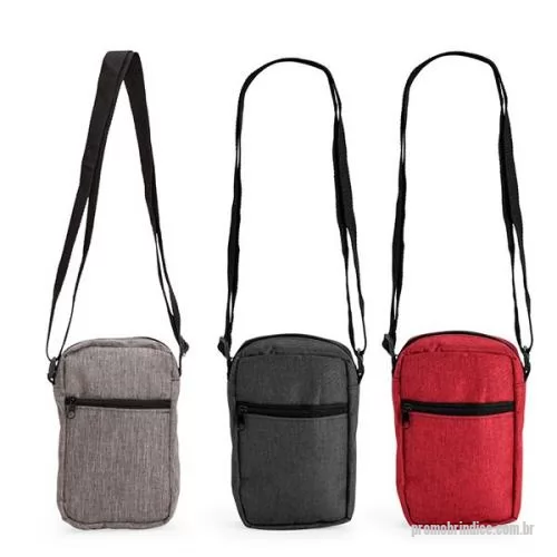 Bolsa de Ombro personalizada - Bolsa de ombro resistente à água, confeccionada em poliéster mesclado com PVC, com fechamento em zíper e alça ajustável. Possui divisória em tela de nylon no compartimento interno e um bolso frontal para a organização de objetos. Tamanho aproximado: 