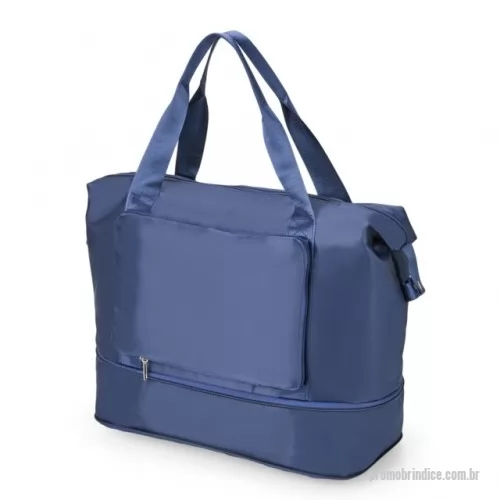 Bolsa de viagem dobrável personalizada - Uma bolsa que leva em conta as necessidades de quem espera por mais praticidade. Feita em poliéster impermeável e com capacidade máxima expansível em até 25 litros através do compartimento inferior fechada em zíper, é uma ótima opção para viagens de curta ou longa distância. Além do amplo espaço, ela conta com dois bolsos externos, incluindo um bolso com espaço para o encaixe de alças de malas de viagem e, com isso, é possível criar combinações práticas em deslocamentos. Ainda é possível dobrar a bolsa enquanto vazia para guarda-la em malas ou caixas. Acompanha duas alças transversais fixas.