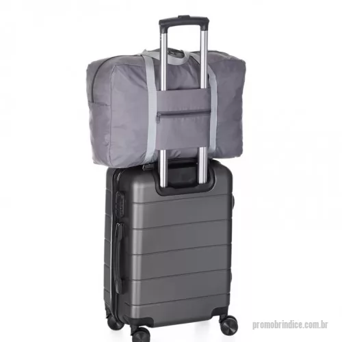 Bolsa de viagem personalizada - Bolsa de viagem Personalizada 02093 com sua logomarca. 20 anos ajudando a cotar Brindes Promocionais com várias empresas num único clique. Bolsa de viagem dobrável 24 litros em poliéster impermeável com dois compartimentos. Contém bolso para encaixe em malas de viagem.  Altura :  32 cm  Largura :  48 cm  Profundidade :  16 cm  Medidas aproximadas para gravação (CxL):  8 cm x 16 cm  Peso aproximado (g):  123Bolsa de viagem dobrável 24 litros em poliéster impermeável com dois compartimentos. Contém bolso para encaixe em malas de viagem.  Altura :  32 cm  Largura :  48 cm  Profundidade :  16 cm  Medidas aproximadas para gravação (CxL):  8 cm x 16 cm  Peso aproximado (g):  123Bolsa de viagem Personalizada, 158322, Asa Brindes. Clique e Cote no Portal PromoBríndice!