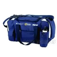 Bolsa de Viagem com bolsos laterais e frontal, porta squeeze, porta celular, alça de mão e alça de ombro regulável, removível e com ombreira. Disponível em várias cores. Gravação da logomarca em até 3 cores já inclusa.   Tamanho: 46 cm x 22 cm x 25 cm Revestimento externo: Poliéster 600. Acabamento interno: Viés TNT 80. Acabamento externo: Vivo Alça: Mão e Ombro.