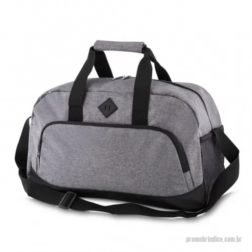 Bolsa Esportiva personalizada - Bolsa esportiva de poliéster. Possui bolso frontal, bolso lateral de malha e bolso grande superior. Alça de mão com pegador cinza de velcro e alça transversal ajustável.