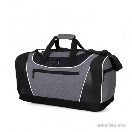 Bolsa Esportiva personalizada - Bolsa esportiva de poliéster com detalhe em couro sintético, contém um compartimento principal com placa semirrígida no fundo, compartimento lateral para calçados com aberturas respiratórias, compartimento frontal e compartimento lateral pequeno. Alça transversal ajustável e alças para mãos com fecho de velcro.