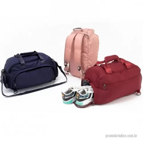 Bolsa Esportiva personalizada - Bolsa esportiva de 32 litros em poliéster resistente à água com cinco compartimentos, sendo três deles exclusivos para tênis, itens molhados e armazenamento das alças de costas . Com alça transversal removível e alça de mãos com suporte de juntura, a bolsa contém alças para as costas ocultas no compartimento inferior, podendo ser transportada como mochila.  Altura :  27 cm  Profundidade :  25 cm  Comprimento :  48 cm  Medidas aproximadas para gravação (CxL):  16 cm x 29 cm  Peso aproximado (g):  507  AZUL	CINZA	PRETO	ROSA VERMELHO	 	 	 