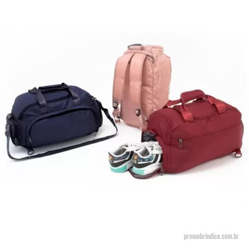 Bolsa Esportiva personalizada - Bolsa esportiva de 32 litros em poliéster resistente à água com cinco compartimentos, sendo três deles exclusivos para tênis, itens molhados e armazenamento das alças de costas . Com alça transversal removível e alça de mãos com suporte de juntura, a bolsa contém alças para as costas ocultas no compartimento inferior, podendo ser transportada como mochila.  Altura :  27 cm  Profundidade :  25 cm  Comprimento :  48 cm  Medidas aproximadas para gravação (CxL):  16 cm x 29 cm  Peso aproximado (g):  507