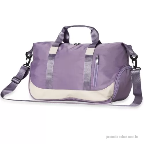 Bolsa Esportiva personalizada - Bolsa esportiva de 28 litros em poliéster à prova dágua com quatro compartimentos, sendo dois deles exclusivos para tênis e itens molhados. Contém bolso para encaixe em malas de viagem, bolso interno e acompanha alça transversal.  Material: Poliéster 600D Altura :  27,0 cm Largura :  23,0 cm Comprimento :  46,0 cm Medidas aproximadas para gravação (CxL):  18 cm X 14 cm Peso aproximado (g):  446