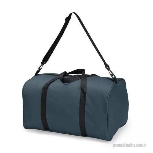 Bolsa Esportiva personalizada - Bolsa confeccionada em poliéster com revestimento impermeável e de fácil limpeza em PVC, de fácil limpeza, fechamento em zíper e capacidade para até 44 litros. Possui bolso interno com fechamento em zíper e bolso frontal aberto, além de alças de mão em nylon. Acompanha alça transversal removível e ajustável em nylon.  Altura: 28 cm Largura: 49,5 cm Medidas aproximadas para gravação: (CxL): 16 cm x 30 cm (bolso frontal) - 25 cm x 30 cm (laterais)