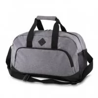 Bolsa esportiva de poliéster. Possui bolso frontal, bolso lateral de malha e bolso grande superior. Alça de mão com pegador cinza de velcro e alça transversal ajustável.