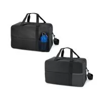 Bolsa esportiva em 600D. Fundo com placa semi-rígida, bolso frontal com zíper e bolso em tela mesh. Alça de ombro ajustável, com reforço. Squeeze não incluso. Capacidade até 29 L. 460 x 290 x 220 mm