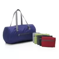 Bolsa esportiva de 22 litros em poliéster impermeável com dois compartimentos. Gravação da logomarca em 1 cor já inclusa.