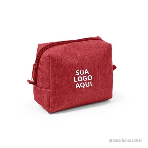 Bolsa feminina personalizada - Apresentamos a Bolsa para Cosméticos de Alta Densidade: a combinação perfeita de praticidade e elegância para brindes corporativos! Com dimensões de 130 x 110 x 65 mm, esta bolsa é confeccionada em 300D de alta densidade, garantindo durabilidade e resistência. Ideal para transportar seus itens de maquiagem e cuidados pessoais, mantém tudo organizado e acessível. Personalize com o logotipo da sua empresa, mensagem ou design exclusivo, transformando-a em um brinde único e memorável. Perfeita para eventos, reuniões e ações promocionais, a Bolsa para Cosméticos destaca sua marca com estilo e funcionalidade. Surpreenda seus clientes e colaboradores com este brinde sofisticado!