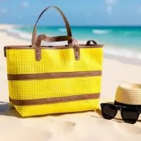 DESCRIÇÃO:BOLSA MEDIDA: 50X35,5CM  NO MATERIAL TELA RIVEIRA  FECHAMENTO ZIPER  ALÇA DE 50CM  EM SINTETICO ACABAMENTO  EM GORGORÃO 25MM