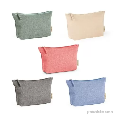 Bolsa multifunções personalizada - Bolsa multifunções produzida com 70% de algodão reciclado e 30% de poliéster reciclado (140 g/m²), garantindo um design sustentável e resistente. Conta com interior forrado em 100% algodão, proporcionando durabilidade e um acabamento refinado. Dimensões: 200 x 125 x 40 mm. Um brinde ecológico e versátil da Youdu Brindes.