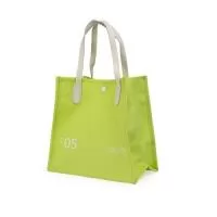 A nossa Bolsa de mão é perfeita para manter seus itens favoritos protegidos e organizados. Compacta e versátil, ela pode te acompanhar na praia, piscina, academia, viagens ou onde mais desejar! Feita em PVC impermeável, protege seus produtos contra umidade e respingos, sendo ideal para itens como produtos de higiene, maquiagem, mini toalhas e muito mais. Além disso, tem fechamento por botão para mais praticidade e alça de couro sintético, que traz um toque chique para o seu dia a dia.
