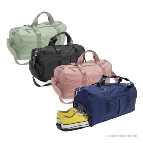 Bolsa personalizada - Bolsa esportiva 35L de poliéster resistente a água. Contém cinco compartimentos sendo dois deles: um especial para colocar sapatos e um bolso impermeável para roupas molhadas. Possui também encaixe para malas de viagem, duas alças de mão, uma alça de mão lateral e alça de ombro com regulagem.