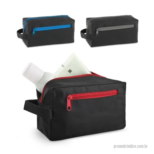 Bolsa personalizada - Bolsa Personalizada 92719 com sua logomarca. 20 anos ajudando a cotar Brindes Promocionais com várias empresas num único clique. Bolsa de cosméticos em 600D com pega e bolso frontal. 200 x 115 x 85 mmBolsa de cosméticos em 600D com pega e bolso frontal. 200 x 115 x 85 mmBolsa Personalizada, 167786, Bs2brindes. Clique e Cote no Portal PromoBríndice!