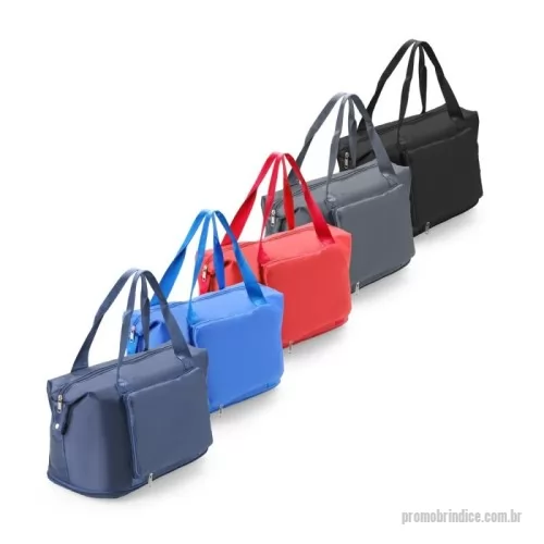 Bolsa personalizada - Descrição: Uma bolsa que leva em conta as necessidades de quem espera por mais praticidade. Feita em poliéster impermeável e com capacidade máxima expansível em até 25 litros através do compartimento inferior fechada em zíper, é uma ótima opção para viagens de curta ou longa distância. Além do amplo espaço, ela conta com dois bolsos externos, incluindo um bolso com espaço para o encaixe de alças de malas de viagem e, com isso, é possível criar combinações práticas em deslocamentos. Ainda é possível dobrar a bolsa enquanto vazia para guarda-la em malas ou caixas. Acompanha duas alças transversais fixas.  Altura :  35 cm  Profundidade :  21 cm  Comprimento :  52 cm