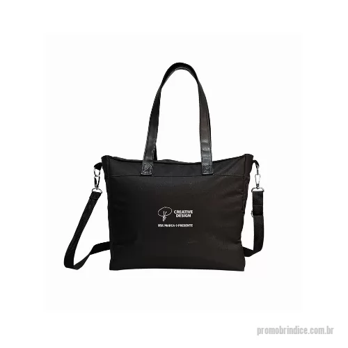 Bolsa personalizada - Bolsa tote confeccionada em Oxford com forro 100% poliéster, estruturada para acomodar diversos itens com organização. Conta com alça de ombro revestida em corino, alça transversal removível e alça traseira para encaixe em malas, facilitando o transporte em diferentes situações. Possui dois bolsinhos internos porta-garrafa, compartimento acolchoado para notebook e bolso interno com zíper para celular. A estrutura reforçada mantém o formato da bolsa e o tecido oferece leveza e resistência para uso contínuo. O espaço interno amplo permite levar roupas, documentos, acessórios e itens pessoais. A abertura superior facilita o acesso ao conteúdo, e a superfície externa possibilita aplicação de personalização.