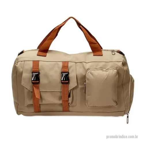 Bolsa personalizada - 	Bolsa confeccionada em Oxford impermeável, fechamento em zíper e capacidade para até 23L. Possui compartimento interno com dois bolsos em tamanhos diferentes. Conta ainda com um par de bolsos frontais, sendo um com fechamento em zíper e outro aberto com fivelas compressoras, além de faixa posterior para acoplar em puxadores de malas. Acompanha alça transversal ajustável.