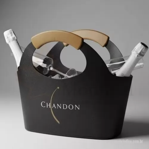 Bolsa personalizada - Bolsa Cooler Personalizada 12 Litros - Ideal Para Gelo e Bebidas - Estampas Exclusivas  *** Após a compra entre em contato pelo campo mensagens para escolha de sua estampa ***  *** Escolha a cor da sua alça ***  MEDIDAS: Altura: 40 centímetros Largura: 20 centímetros Profundidade: 40 centímetros  Destaque-se com estilo e praticidade! A Bolsa Bag Cooler é perfeita pra quem quer manter suas bebidas geladas com praticidade e ainda com um toque personalizado. Leve para a praia, churrasco, festas ou piqueniques!