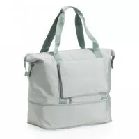Bolsa dobrável e expansível de 35 litros em poliéster à prova dágua com dois compartimentos e bolsos internos. Sendo dois deles exclusivos para tênis e itens molhados. Contém bolso para encaixe em malas de viagem e acompanha alça transversal.