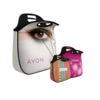 Bolsas Multiuso produzida em neoprene é um  brinde ideal para vários tipos de eventos, é o item perfeito para agradar a todos os públicos. Com a rotina diária de trabalho, academia, faculdade é indispensável levar os itens do dia a dia, uma refeição saudável e a Bolsa Multiuso oferece essa possibilidade tem as medidas de 30cm x 34cm.