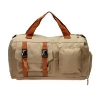 	Bolsa confeccionada em Oxford impermeável, fechamento em zíper e capacidade para até 23L. Possui compartimento interno com dois bolsos em tamanhos diferentes. Conta ainda com um par de bolsos frontais, sendo um com fechamento em zíper e outro aberto com fivelas compressoras, além de faixa posterior para acoplar em puxadores de malas. Acompanha alça transversal ajustável.