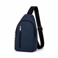 Shoulder Bag confeccionada em nylon 600, com alça em fita CA regulável, dois compartimentos com fechamento em zíper e personalização em silk 1 cor. Ideal para ações promocionais, eventos corporativos, campanhas de marketing e brindes personalizados.