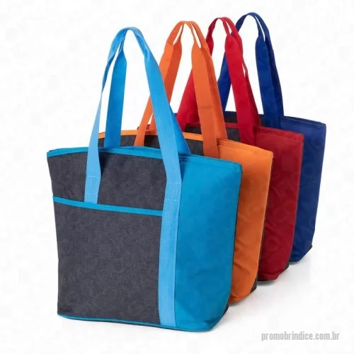 Bolsa térmica personalizada - Bolsa térmica de poliéster com capacidade de 15 litros, contém área interna com revestimento PEVA, bolso frontal externo e alças de mãos para transporte. Material: Poliéster Oxford 900D+300D. MEDIDAS: Altura 35 cm x Comprimento 42 cm x Profundidade: 17 cm. Peso: 343 g. GRAVAÇÃO: Silk Screen 1 cor, para outras opçãões enviar a site para análise.