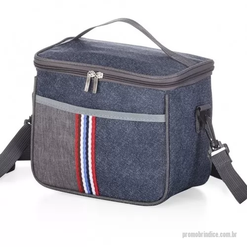 Bolsa térmica personalizada - Bolsa térmica 7,3 Litros confeccionada em nylon, possui bolso frontal com detalhe colorido exterior; alça de mão e também alça transversão ajustável e removível.