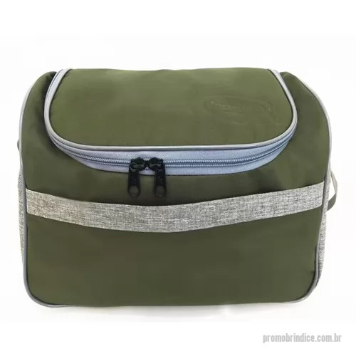 Bolsa térmica personalizada - Confeccionada com Nylon 70 ou Nylon 600,  revestimento interno em isomanta e forro interno de Bagun Espelhado 0,30.  Alça de  ombro de 25 mm, fechamento em zíper 08. Tamanho 32 x 23 x 20 (14 litros aproximado). Gravação Sugerida - Serigrafia ou Bordado 