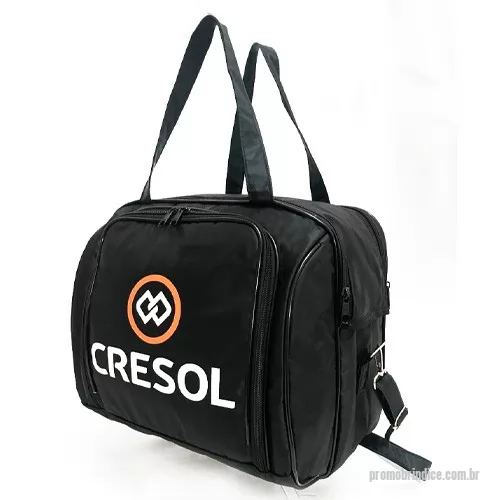 Bolsa térmica personalizada - Confeccionada em Nylon 70 ou Nylon 600, revestimento térmico em isomanta e forro interno em Bagun Espelhado 0,30. Alça de mão e de ombro de 25mm. Fechamento em zíper 06, com 2 cursores e fechamento com Velcro. Tamanho 29 x 35 x 20. Gravação Sugerida - Serigrafia ou Bordado