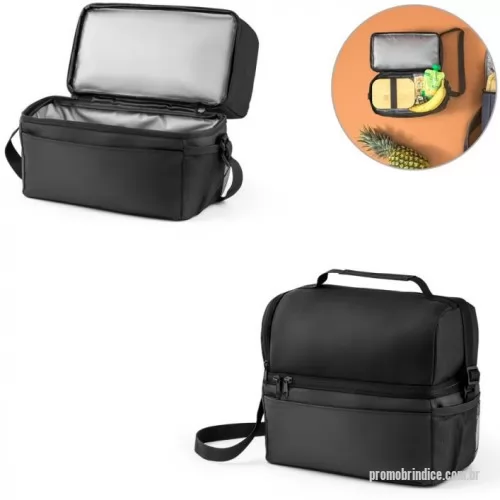 Bolsa térmica personalizada - Bolsa Térmica em 300D e 840D Jacquard com interior impermeável em PEVA para facilitar a higienização. Contém 2 compartimentos principais, 1 bolso frontal com fecho e 1 bolso lateral em rede. Possui um bolso com fecho principal duplo, alça em webbing ajustável e pega de mão almofadada. A bolsa térmica tem capacidade até 7 L. 270 x 240 x 150 mm