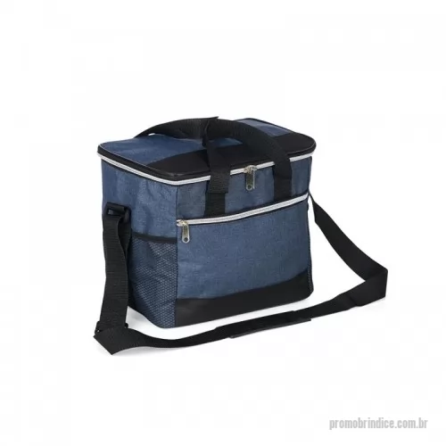 Bolsa térmica personalizada - Bolsa térmica 18 litros. Contém bolso frontal com zíper, bolsos laterais telados, alça de mão em nylon e alça transversal regulável (não removível) com apoio para ombro.