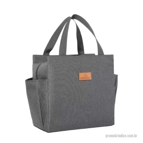 Bolsa térmica personalizada - Bolsa térmica personalizada possui alça transversal regulável (não removível). Todos nossos produtos são de fabricação própria podendo ser alterado, medidas, materiais, cores e detalhes do produto. Tambem personalizamos o item como preferir, trabalhamos com diversos metódos de gravação, proporcionando uma linda apresentação do produto. Faça já seu orçamento e receba um atendimento personalizado