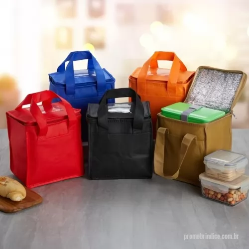 Bolsa térmica personalizada - Bolsa térmica de TNT com capacidade de 5 litros com bolso frontal.