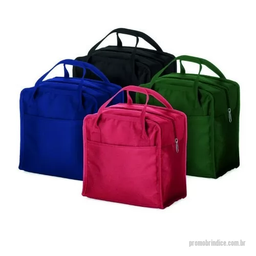 Bolsa térmica personalizada - Leve estilo e frescor para o dia a dia com a bolsa Térmica de 7 litros! 7 Litros de Capacidade: ideal para transportar lanches, bebidas e outros itens. Nylon Resistente: durável e fácil de limpar. Bolso Frontal: guarde seus itens menores com segurança. Placa Metálica Personalizável (opcional): adicione um toque de sofisticação à sua bolsa. Acompanha Alça Ajustável: use-a como bolsa de ombro ou transversal. Fechamento com Zíper: garante a segurança dos seus pertences. Forro Interno Térmico: mantém seus alimentos e bebidas frescos por horas. Leve e Confortável: perfeita para piqueniques, viagens e o dia a dia.