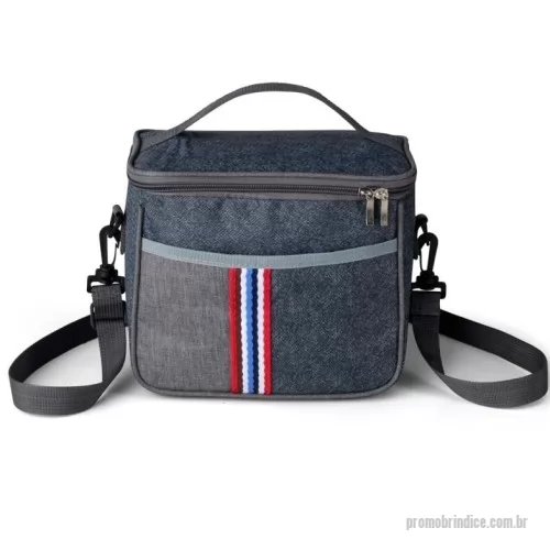 Bolsa térmica personalizada - Necessaire térmica 7,3Litros confeccionada em nylon, possui bolso frontal com detalhe colorido exterior;  alça de mão e também alça transversão ajustável e removível.