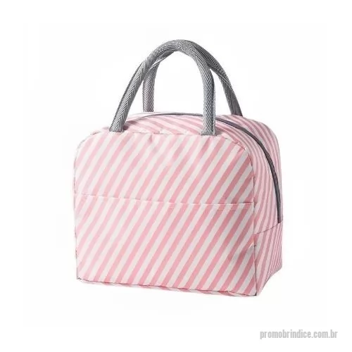 Bolsa térmica personalizada - Bolsa térmica personalizada possui alça transversal regulável (não removível). Todos nossos produtos são de fabricação própria podendo ser alterado, medidas, materiais, cores e detalhes do produto. Tambem personalizamos o item como preferir, trabalhamos com diversos metódos de gravação, proporcionando uma linda apresentação do produto. Faça já seu orçamento e receba um atendimento personalizado