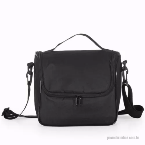 Bolsa térmica personalizada - Bolsa térmica Personalizada BT13798 com sua logomarca. 20 anos ajudando a cotar Brindes Promocionais com várias empresas num único clique. Bolsa térmica 8,5 litros com material externo de nylon. Abertura frontal, possui dois encaixes nas laterais para gancho, alça superior e acompanha plaquinha para personalização.Bolsa térmica 8,5 litros com material externo de nylon. Abertura frontal, possui dois encaixes nas laterais para gancho, alça superior e acompanha plaquinha para personalização.Bolsa térmica Personalizada, 167291, Kaue Brindes. Clique e Cote no Portal PromoBríndice!