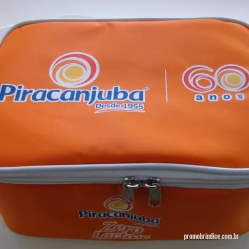 Bolsa térmica personalizada - Bolsa térmica Personalizada KBBT com sua logomarca. 20 anos ajudando a cotar Brindes Promocionais com várias empresas num único clique. Bolsa termica, Material nylon 70 plastificando em pvc laminado 0.15Bolsa termica, Material nylon 70 plastificando em pvc laminado 0.15Bolsa térmica Personalizada, 167579, Kaue Brindes. Clique e Cote no Portal PromoBríndice!