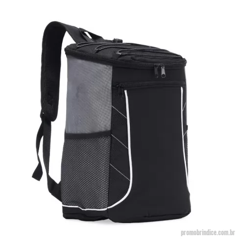 Bolsa térmica personalizada - Bolsa térmica de poliéster com dois compartimentos, capacidade de 18 litros. A bolsa possui revestimento térmico em PEVA atóxico, bolsos laterais telados, alça de mão e alça para as costas com revestimento espumado.  Altura :  36 cm  Largura :  27 cm  Profundidade :  19 cm
