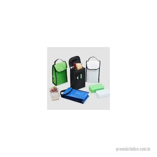 Bolsa térmica personalizada - Bolsa térmica de rPET com capacidade de 4 litros com bolso frontal. Feita a partir de materiais recicláveis.
