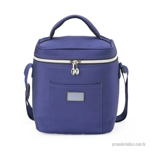 Bolsa térmica personalizada - Bolsa Térmica confeccionada em tecido sintético, com bolso frontal e plaquinha plástica para personalização. Possui capacidade de 7 litros e revestimento térmico e acompanha alça transversal para maior praticidade.