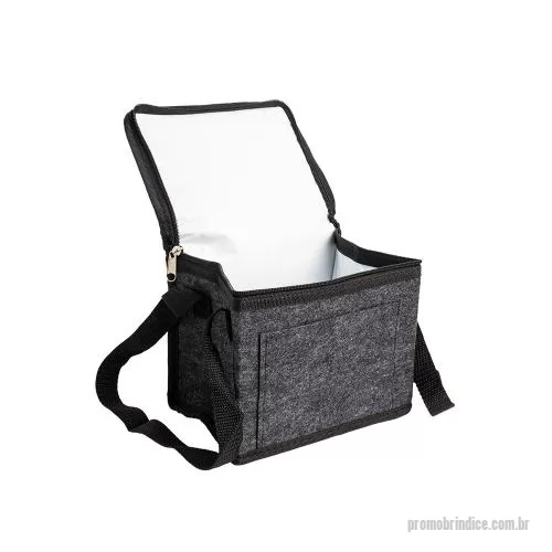 Bolsa térmica personalizada - Bolsa Térmica 5,3 Litros Compacta e de fácil transporte. Feita em feltro, capacidade de 5,3L, com revestimento térmico interno e bolso extra na parte frontal, esta bolsa une praticidade e qualidade na hora de refrigerar cada produto e manter a temper